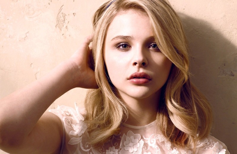 Revelan primera imagen de Chloë Grace Moretz como 