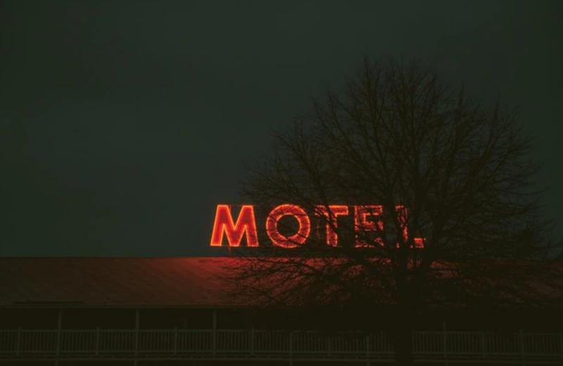 ¿Los moteles ponen cámaras en los cuartos? Empleado revela dónde las esconden