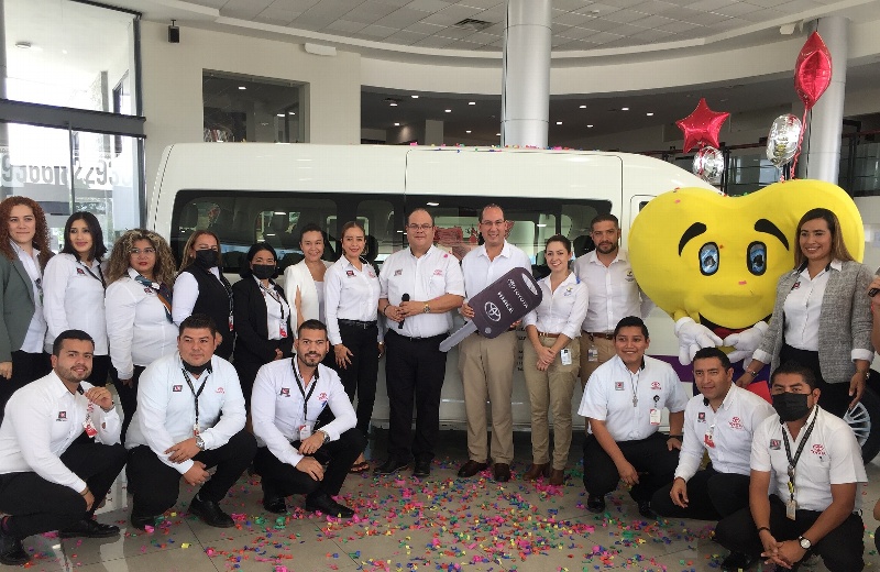 Entrega Toyota a CRIT Veracruz una unidad Hiace en donación (+fotos) 
