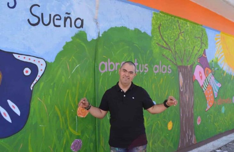 El artista plástico Alan Téllez plasma en Veracruz el mural 'Transfórmate' (+fotos)