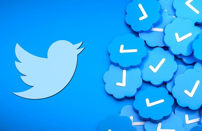 Twitter regresa insignia azul a algunas celebridades