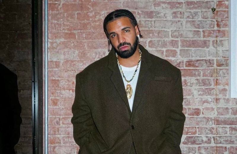 Drake se vuelve tendencia por aparentemente filtrar su ‘pack’