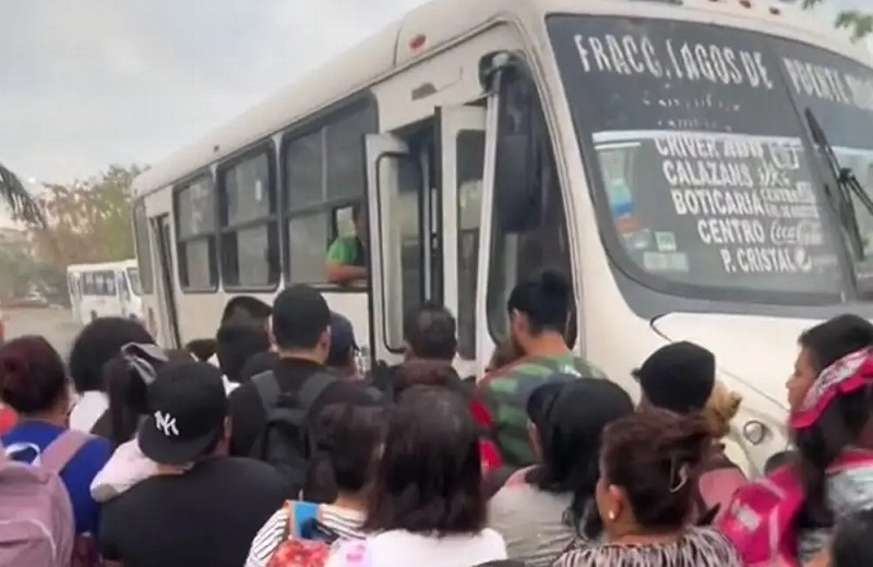 Se viraliza en TikTok aglomeración para tomar 'el bus' en Medellín, Veracruz (+video)